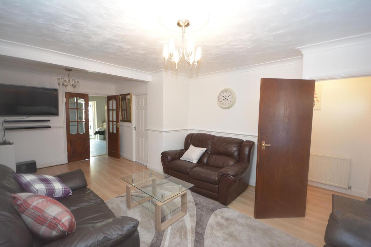 London Luxury 5 Bedroom House 2 Min Walk To The Tube Station Дагенем Экстерьер фото
